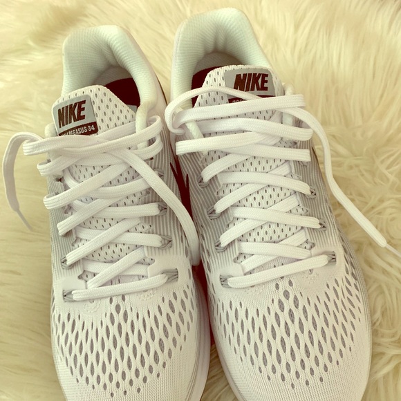 Nike women’s rubber shoes - Picture 1 of 5